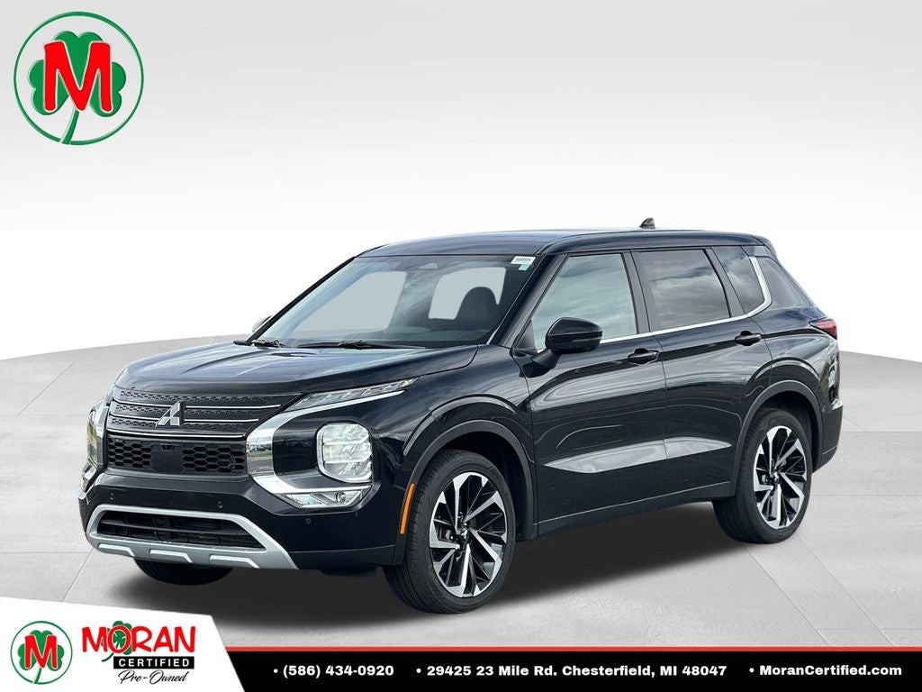2024 Mitsubishi Outlander SE Black Edition in Black — front three-quarter view